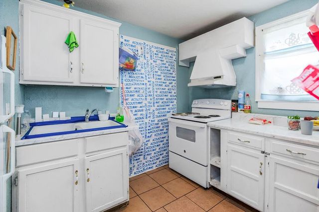 1 McGrew Grove Street, Kansas City, KS 66101