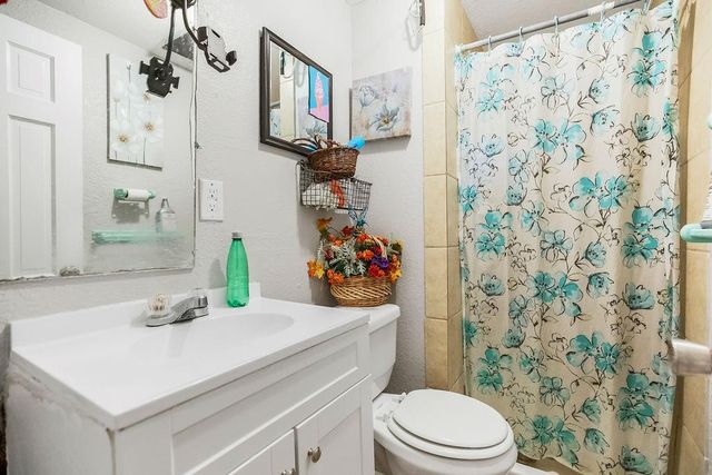 1 McGrew Grove Street, Kansas City, KS 66101