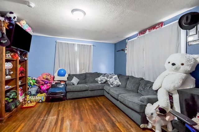 1 McGrew Grove Street, Kansas City, KS 66101