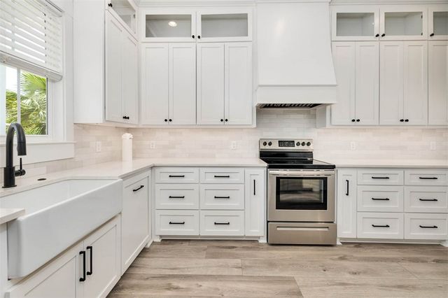 311 Peachtree Street, St Simons Island, GA 31522