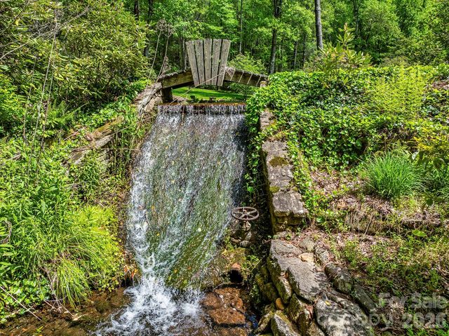 1213 Bull Pen Road, Cashiers, NC 28717