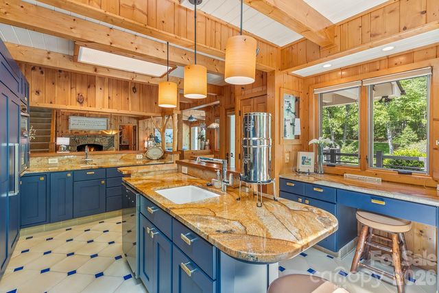 1213 Bull Pen Road, Cashiers, NC 28717
