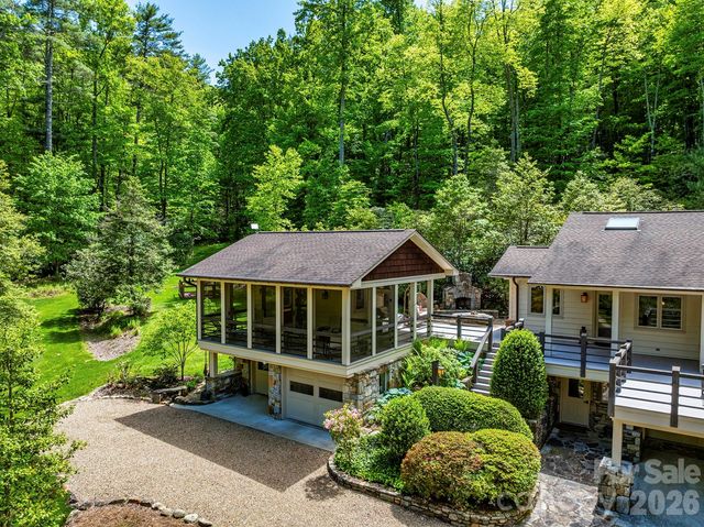 1213 Bull Pen Road, Cashiers, NC 28717
