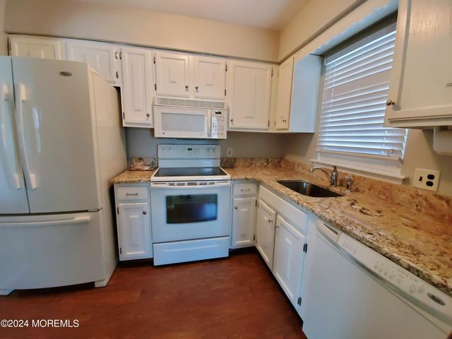 912 Wellington Place, Aberdeen, NJ 07747