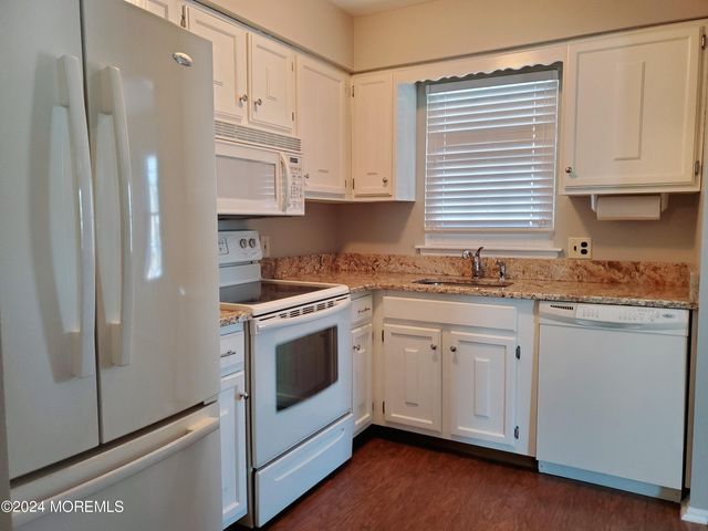 912 Wellington Place, Aberdeen, NJ 07747