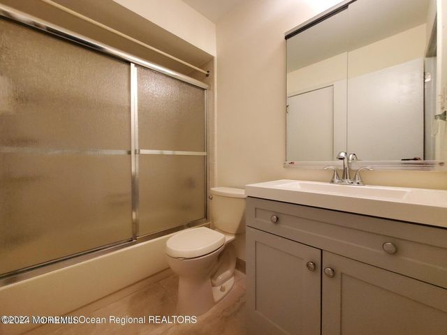 912 Wellington Place, Aberdeen, NJ 07747