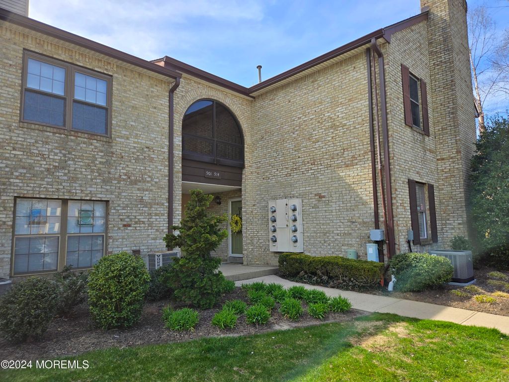 912 Wellington Place, Aberdeen, NJ 07747