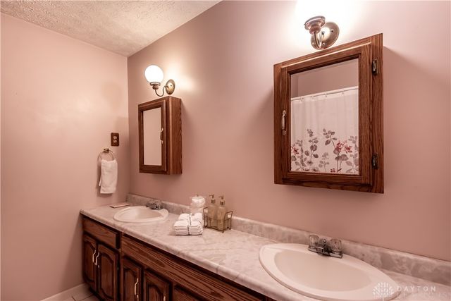 1711 Mcclellan Road, Xenia, OH 45385