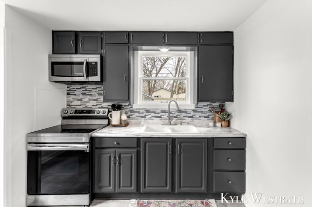 489 W 23rd Street, Holland City, MI 49423