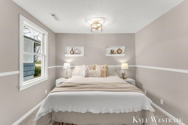 489 W 23rd Street, Holland City, MI 49423