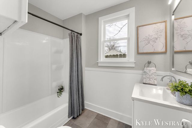 489 W 23rd Street, Holland City, MI 49423