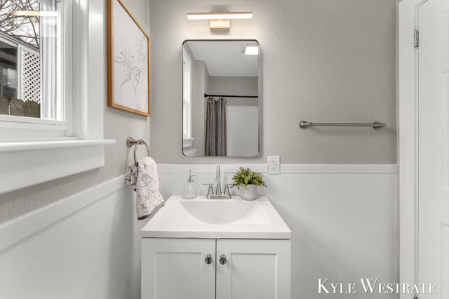 489 W 23rd Street, Holland City, MI 49423