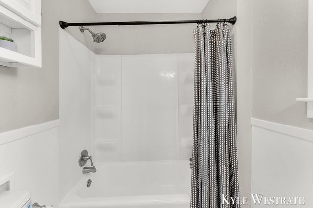 489 W 23rd Street, Holland City, MI 49423