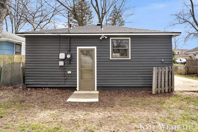 489 W 23rd Street, Holland City, MI 49423