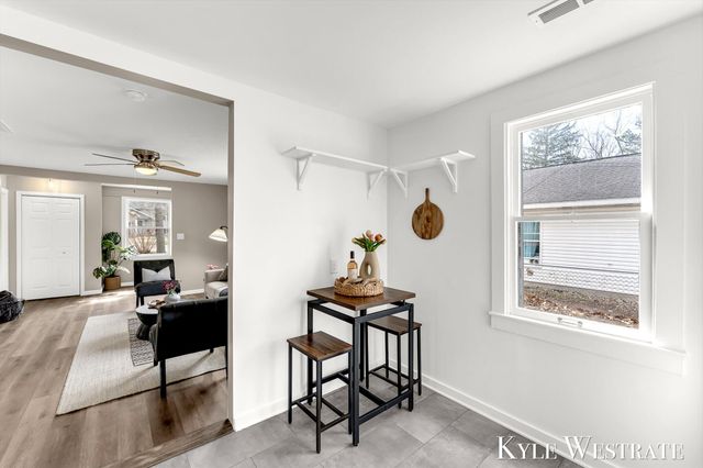 489 W 23rd Street, Holland City, MI 49423