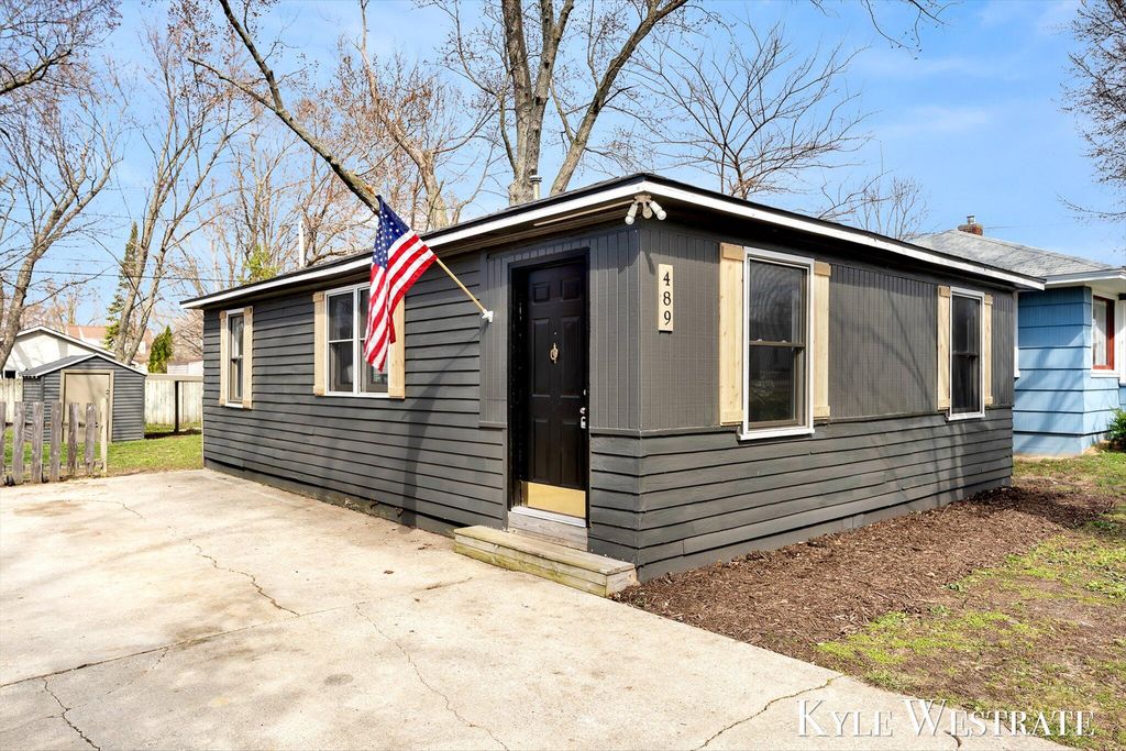 489 W 23rd Street, Holland City, MI 49423