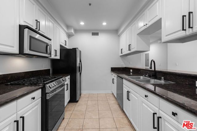 1401 S St Andrews Place 201, Los Angeles, CA 90019