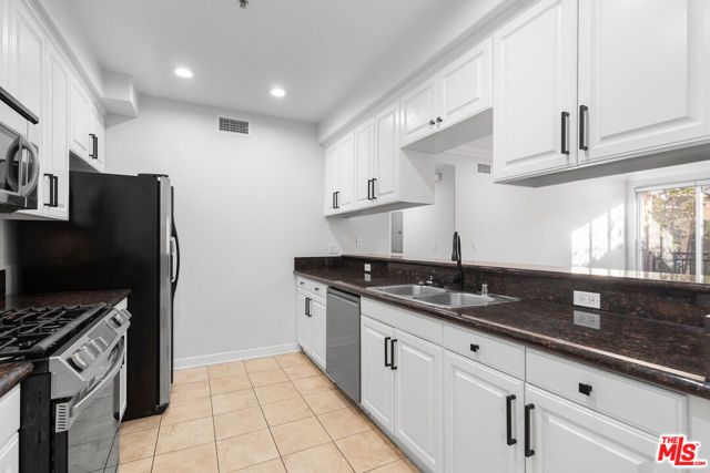 1401 S St Andrews Place 201, Los Angeles, CA 90019