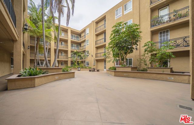 1401 S St Andrews Place 201, Los Angeles, CA 90019