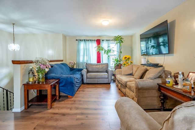 81 Petteys Avenue, Providence, RI 02909