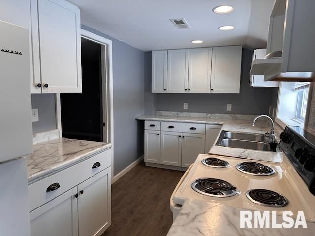 1619 ELMWOOD Street, Jacksonville, IL 62650