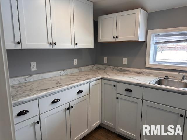 1619 ELMWOOD Street, Jacksonville, IL 62650