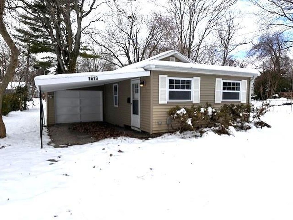 1619 ELMWOOD Street, Jacksonville, IL 62650