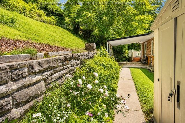 169 Burning Springs Drive, Belle, WV 25015