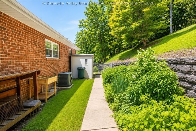 169 Burning Springs Drive, Belle, WV 25015