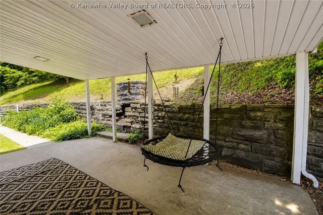 169 Burning Springs Drive, Belle, WV 25015