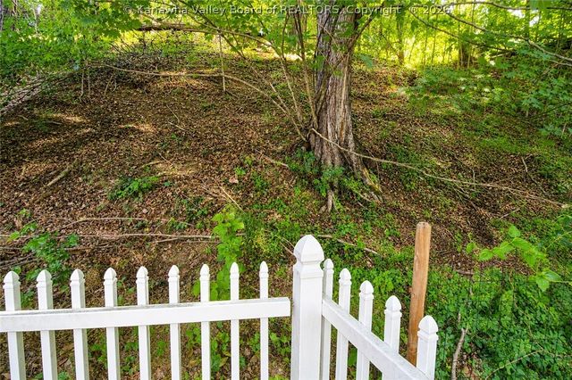 169 Burning Springs Drive, Belle, WV 25015