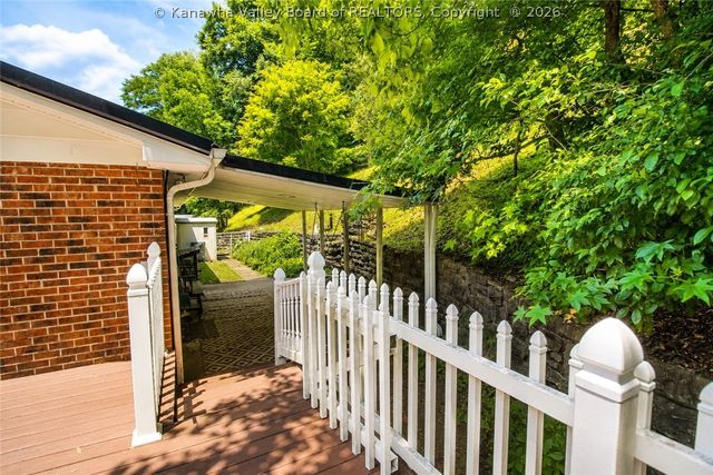 169 Burning Springs Drive, Belle, WV 25015