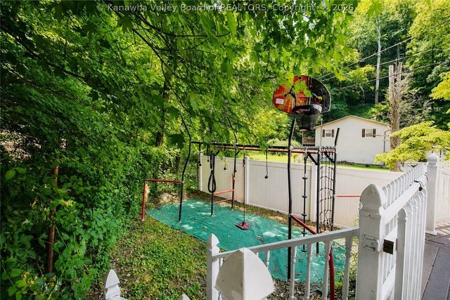 169 Burning Springs Drive, Belle, WV 25015