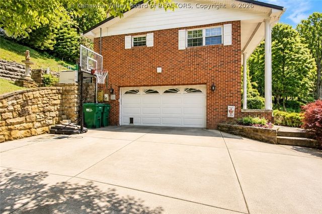 169 Burning Springs Drive, Belle, WV 25015