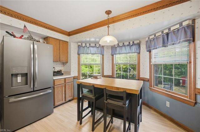 904 Lela LN, Chesapeake, VA 23322