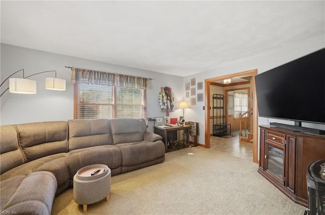 904 Lela LN, Chesapeake, VA 23322