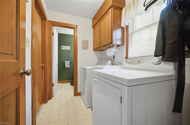 904 Lela LN, Chesapeake, VA 23322