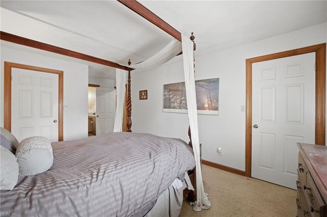 904 Lela LN, Chesapeake, VA 23322