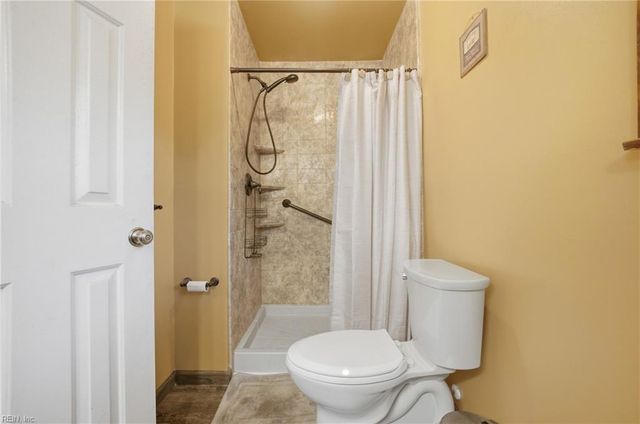 904 Lela LN, Chesapeake, VA 23322