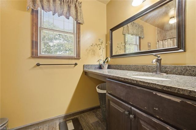 904 Lela LN, Chesapeake, VA 23322