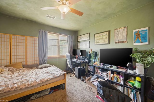 904 Lela LN, Chesapeake, VA 23322