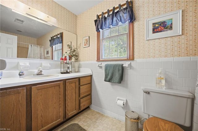 904 Lela LN, Chesapeake, VA 23322