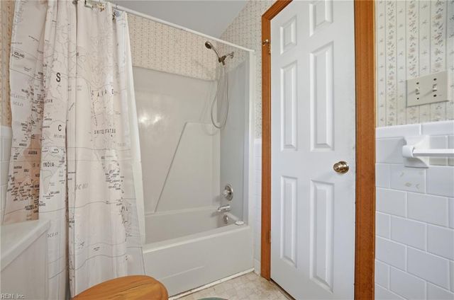 904 Lela LN, Chesapeake, VA 23322