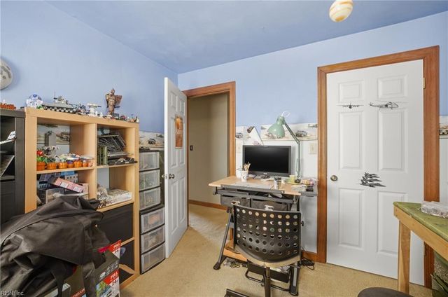 904 Lela LN, Chesapeake, VA 23322