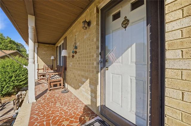 904 Lela LN, Chesapeake, VA 23322