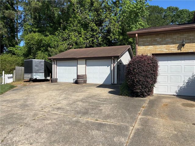 904 Lela LN, Chesapeake, VA 23322