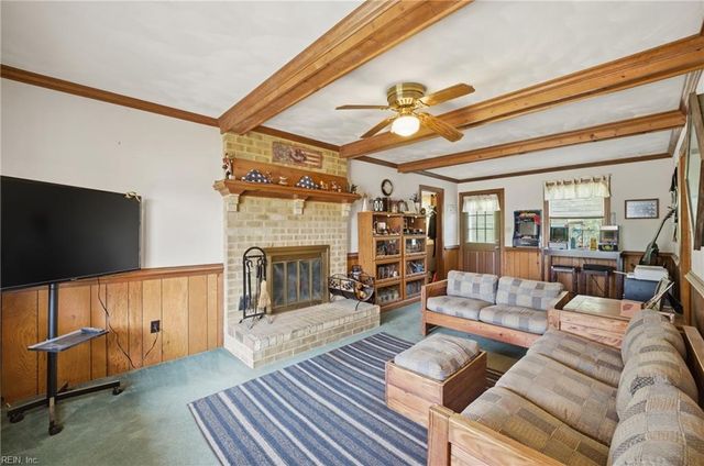 904 Lela LN, Chesapeake, VA 23322