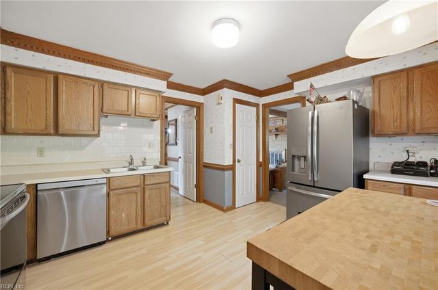 904 Lela LN, Chesapeake, VA 23322