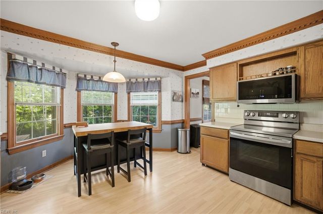 904 Lela LN, Chesapeake, VA 23322