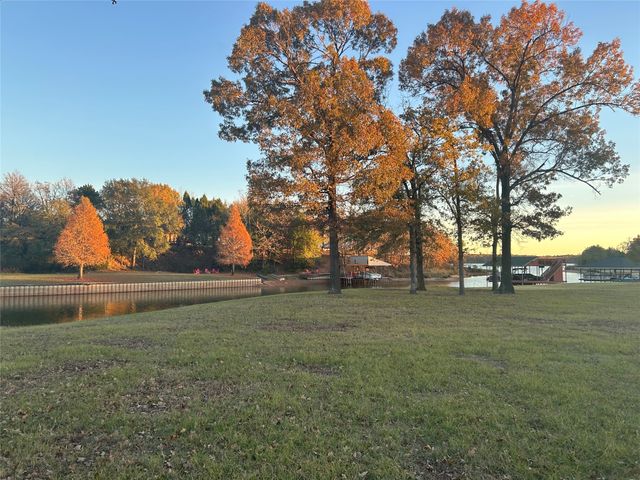 15R E Goliad Street, Log Cabin, TX 75148